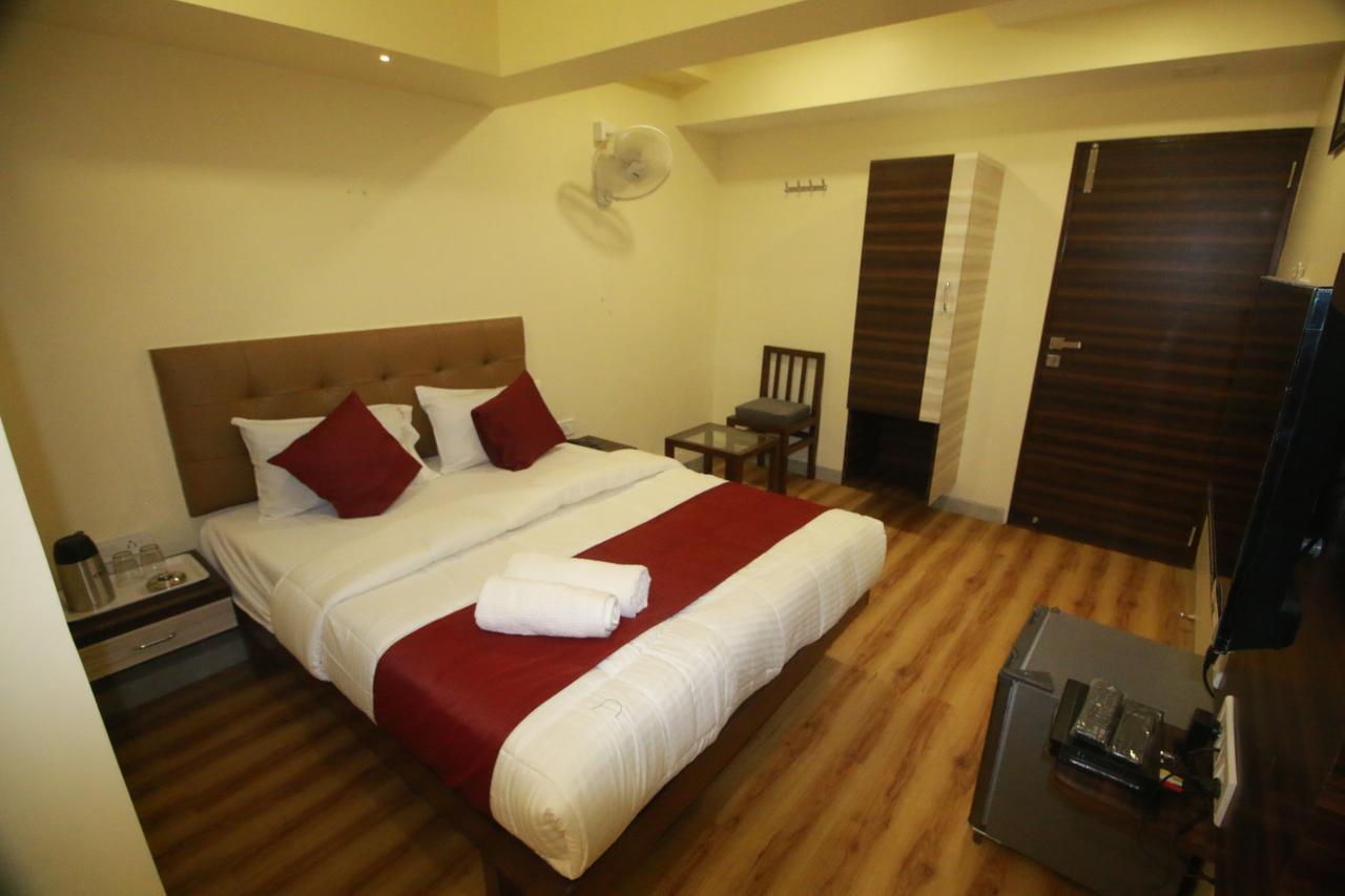 Hotel Alfa International Near Nanavati Hospital Mumbai Near Airport Mumbai Near Juhu Beach Exterior photo