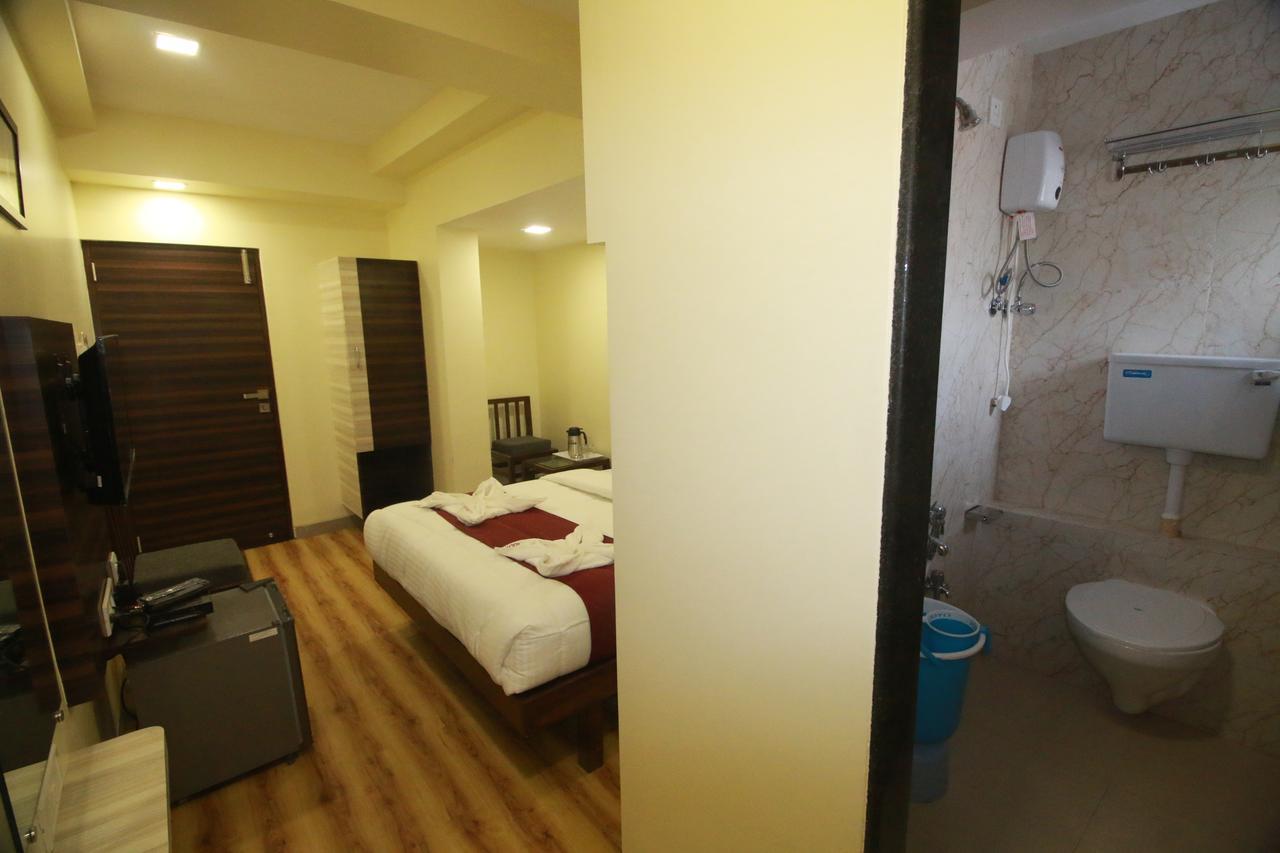 Hotel Alfa International Near Nanavati Hospital Mumbai Near Airport Mumbai Near Juhu Beach Exterior photo