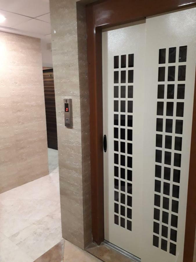 Hotel Alfa International Near Nanavati Hospital Mumbai Near Airport Mumbai Near Juhu Beach Exterior photo